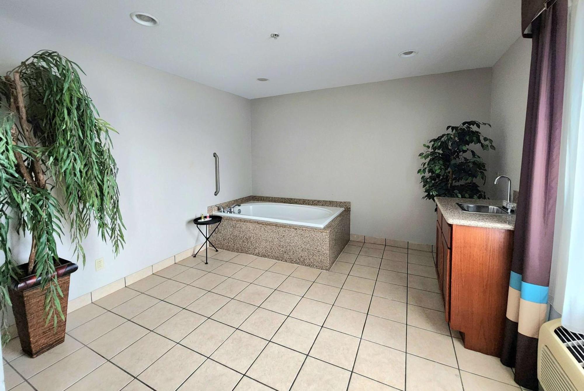 Days Inn & Suites By Wyndham Тибодо Экстерьер фото