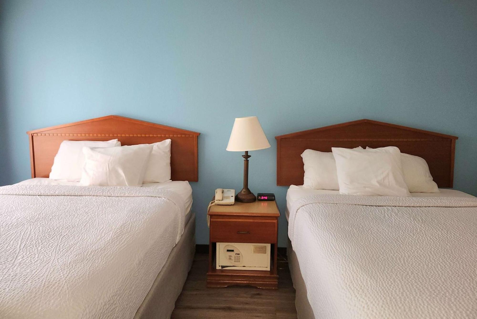 Days Inn & Suites By Wyndham Тибодо Экстерьер фото